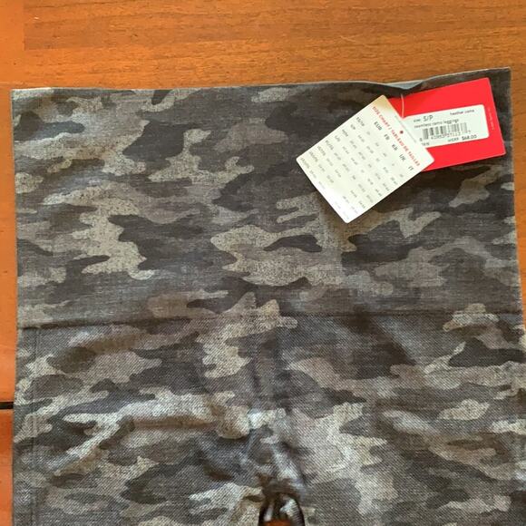 NWT - Spanx Look at Me Now Camo Seamless Leggings - Picture 7 of 10